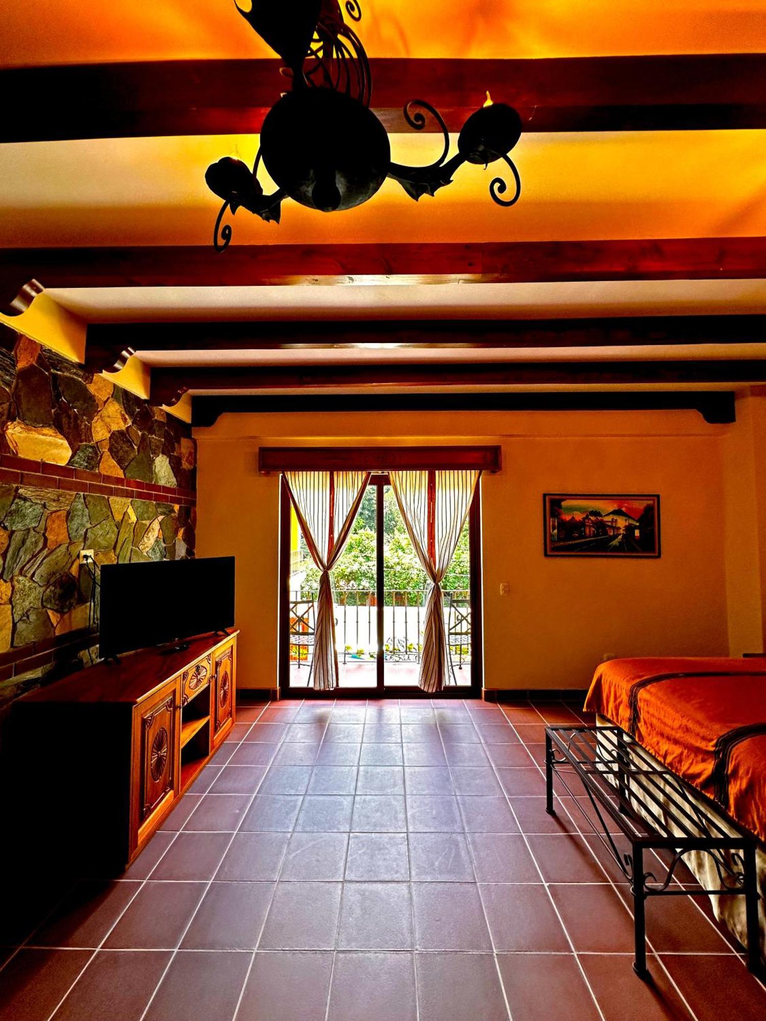 Hotel Jotam Panajachel Exterior photo